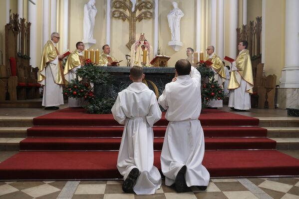 La Navidad inunda de esperanza el mundo cristiano - Sputnik Mundo