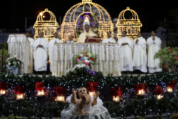 La Navidad inunda de esperanza el mundo cristiano - Sputnik Mundo