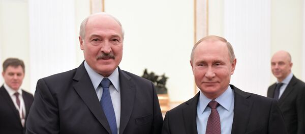 El presidente de Bielorrusia, Alexandr Lukashenko, y el presidente de Rusia, Vladímir Putin - Sputnik Mundo