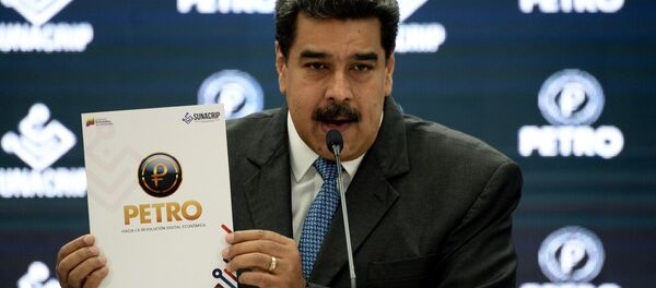 Venezuela se convirtió en el primer país en emitir una criptomoneda propia el 20 de febrero. Bautizada como 'petro', la nueva divisa tiene como principal objetivo estabilizar el sistema monetario del país que sufre las graves consecuencias de las sanciones estadounidenses. - Sputnik Mundo