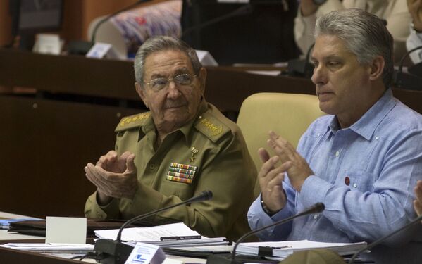 El 19 de abril, la Asamblea Nacional del Poder Popular de Cuba, máximo órgano del poder en la isla, ratificó la candidatura de Miguel Díaz-Canel como presidente de Gobierno. La decisión supuso un momento histórico, después de décadas de los hermanos Castro en el poder. - Sputnik Mundo