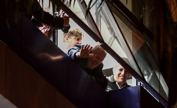 El 7 de abril de 2018, el expresidente de Brasil, Luiz Inácio Lula da Silva, se entregó a la Policía Federal, para comenzar a cumplir una sentencia de 12 años de cárcel por presunta corrupción. Su arresto fue un acontecimiento que cambió el curso de la carrera presidencial en Brasil, ya que para ese momento era el candidato favorito. - Sputnik Mundo