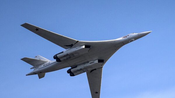 Bombardero estratégico Tu-160 - Sputnik Mundo