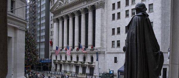 La gente al lado del cerrado Federal Hall National Memorial en Nueva York - Sputnik Mundo