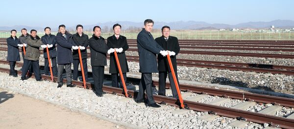 ¿El comienzo de una hermosa amistad? Las dos Coreas unen sus ferrocarriles - Sputnik Mundo