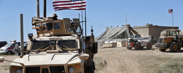 Un vehículo blindado de EEUU en Siria - Sputnik Mundo