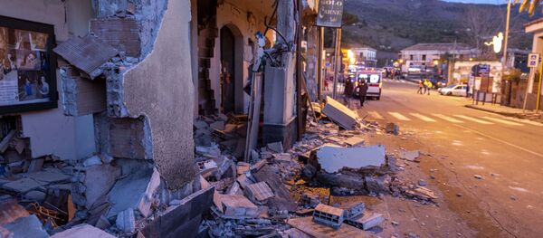 Las consecuencias del devastador terremoto en Italia - Sputnik Mundo