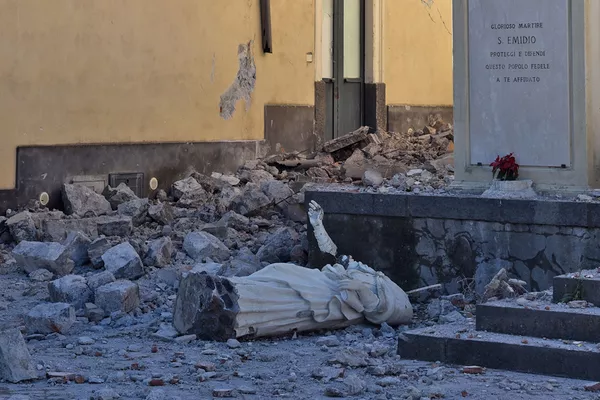 Las consecuencias del devastador terremoto en Italia - Sputnik Mundo