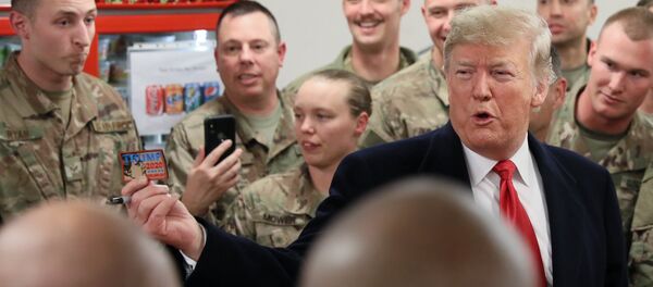 El presidente de EEUU, Donald Trump, en la base aérea Al Asad en Irak - Sputnik Mundo