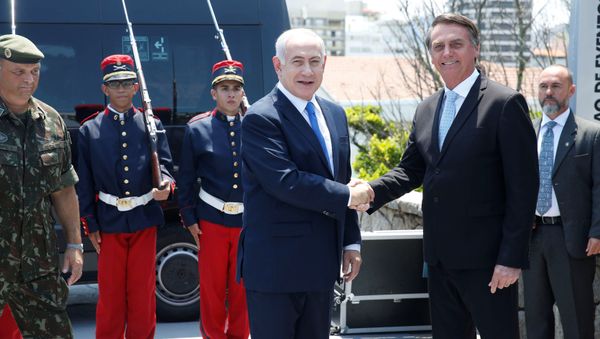 El primer ministro de Israel, Benjamín Netanyahu, y el presidente electo de Brasil, Jair Bolsonaro El primer ministro de Israel, Benjamín Netanyahu, y el presidente electo de Brasil, Jair Bolsonaro - Sputnik Mundo