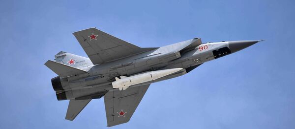 Un caza MiG-31K con el misil hipersónico Kinzhal, foto archivo - Sputnik Mundo