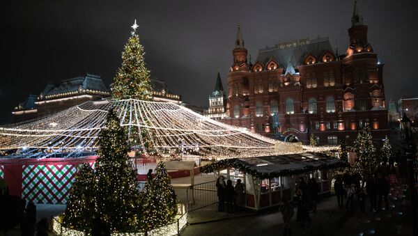 Las decoraciones en la Plaza Manézhnaya de Moscú - Sputnik Mundo