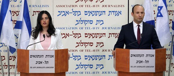 Los ministros de Educación y Justicia de Israel, Naftali Bennet y Ayelet Shaked - Sputnik Mundo