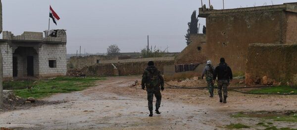 Militares sirios en los alrededores de Manbij - Sputnik Mundo