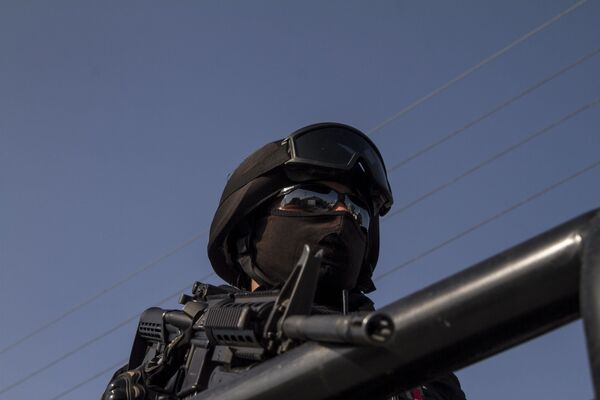 Policía de la corporación GATE en Allende, Coahuila. Las corporaciones policíacas fueron acusadas ante la Corte Penal Internacional de cometer delitos de lesa humanidad. Policía de la corporación GATE en Allende, Coahuila. Las corporaciones policíacas fueron acusadas ante la Corte Penal Internacional de cometer delitos de lesa humanidad. - Sputnik Mundo