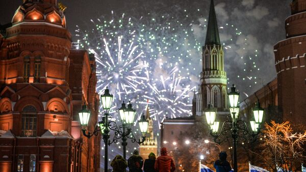 Fuegos artificiales en la Plaza Roja de Moscú, foto de archivo - Sputnik Mundo