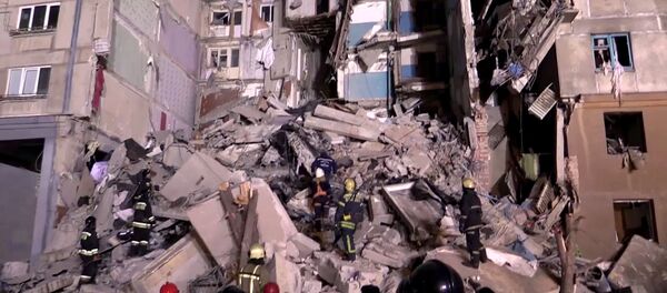 Colapso de un edifico residencial en Magnitogorsk, Rusia - Sputnik Mundo