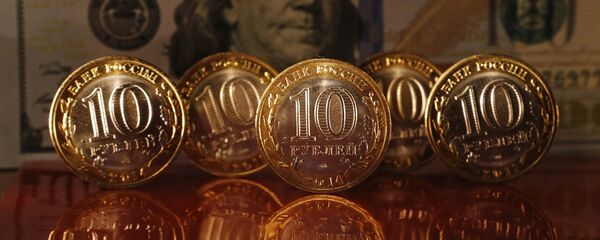 Rublos y dólares - Sputnik Mundo