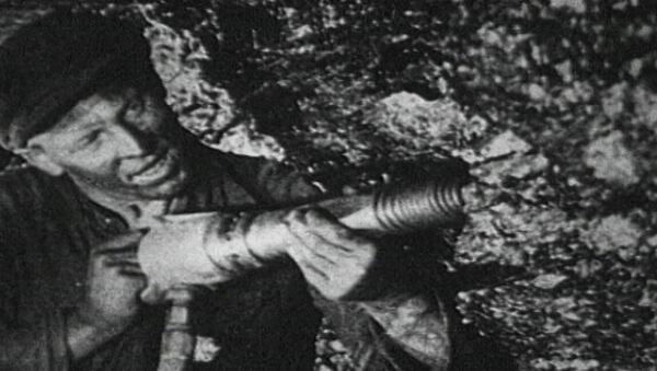 Se cumplen 113 años del nacimiento del legendario minero soviético Stajánov - Sputnik Mundo