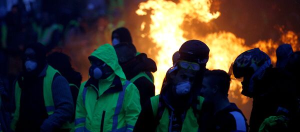 Las protestas de los 'chalecos amarillos' en Francia - Sputnik Mundo