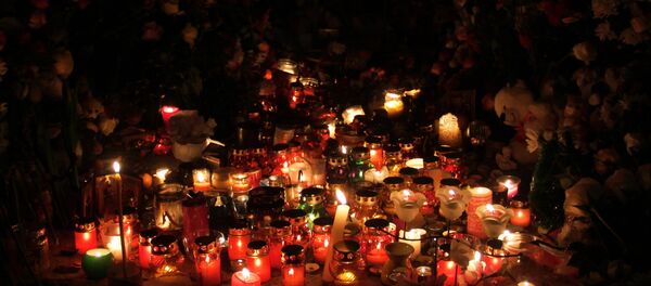Las velas en memoria de fallecidos en Magnitogorsk - Sputnik Mundo