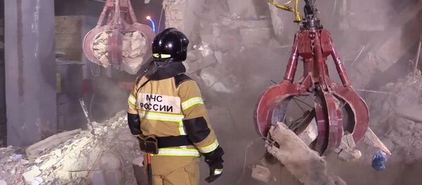 Colapso de un edifico residencial en Magnitogorsk, Rusia - Sputnik Mundo