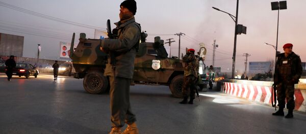 Un miembro de la fuerza de seguridad afgana en Kabul - Sputnik Mundo