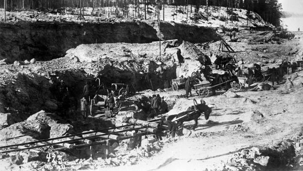 El canal Mar Blanco-Mar Báltico, construido por prisioneros del GULAG a inicios de los años 1930 El canal Mar Blanco-Mar Báltico, construido por prisioneros del GULAG a inicios de los años 1930 - Sputnik Mundo