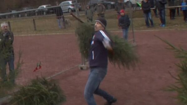 ¿Ya has tirado el árbol de Navidad? Los alemanes tienen una manera original de hacerlo - Sputnik Mundo