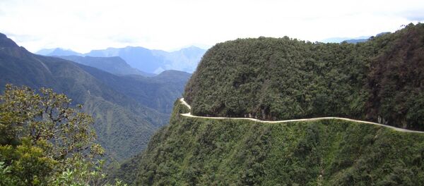 La antigua ruta de La Paz a Coroico, en Bolivia, considerada por algunos la ruta más peligrosa del mundo - Sputnik Mundo