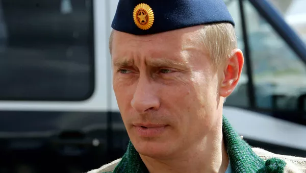 El presidente Vladímir Putin en el aeródromo Chkalovski en 2005 - Sputnik Mundo