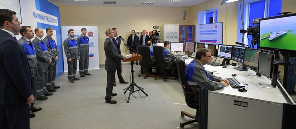 El presidente de Rusia, Vladímir Putin, inaugura terminal para recibir gas de planta regasificadora de GNL en Kaliningrado - Sputnik Mundo