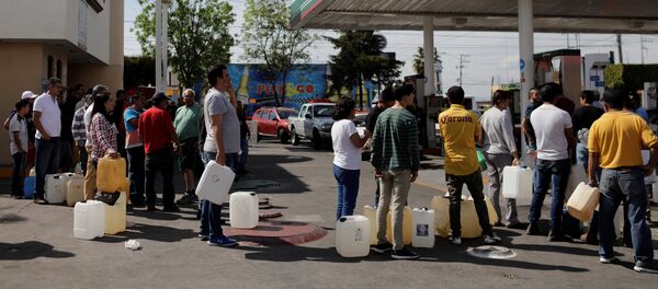 Una gasolinera en Morelia (Michoacán) Una gasolinera en Morelia (Michoacán) - Sputnik Mundo