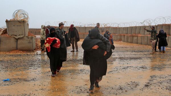 Refugiados sirios en el campamento de Rukban - Sputnik Mundo