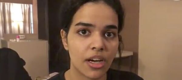 Rahaf Mohammed Alqunun huyó de su familia y se esconde en Tailandia - Sputnik Mundo