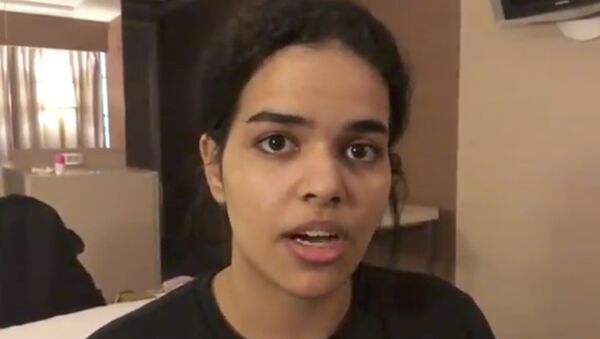 Rahaf Mohammed Alqunun huyó de su familia y se esconde en Tailandia - Sputnik Mundo