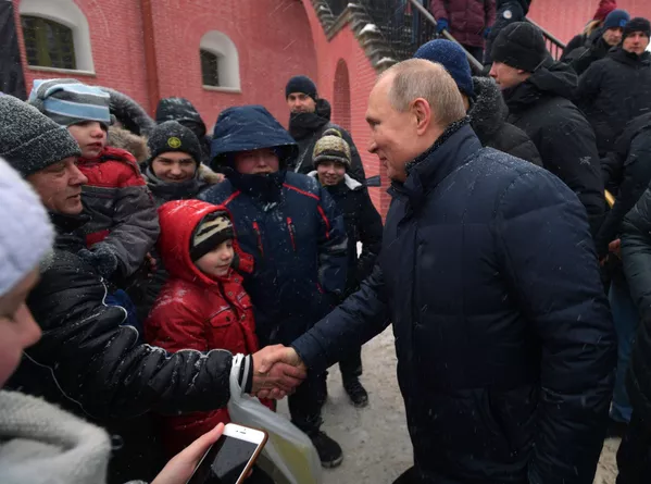 Putin visita San Petersburgo el día de la Navidad ortodoxa Putin visita San Petersburgo el día de la Navidad ortodoxa - Sputnik Mundo