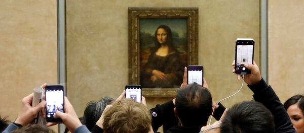Mona Lisa en Louvre - Sputnik Mundo