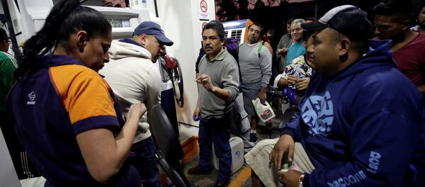 Una gasolinera en la Ciudad de México - Sputnik Mundo