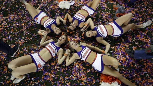 'Cheerleaders', nieve y leones: las fotos más llamativas de la semana - Sputnik Mundo