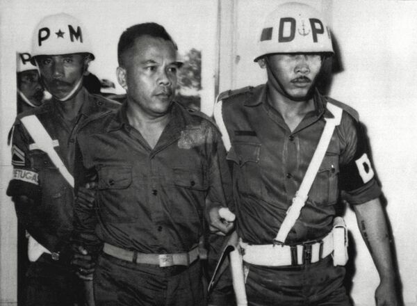 El teniente coronel Untung Syamsuri después del golpe fallido en Indonesia en 1965 - Sputnik Mundo