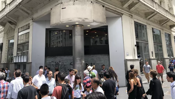 Uno de los más de 200 locales vacíos en la histórica zona comercial porteña, calle Florida