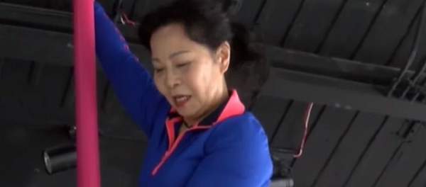 Dai Dali es una china de 73 años que logró demostrar que la edad no es un obstáculo para el baile en barra. Dai Dali es una china de 73 años que logró demostrar que la edad no es un obstáculo para el baile en barra. - Sputnik Mundo