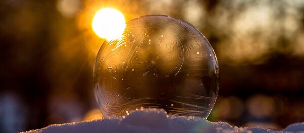 Sol y una bola de cristal (imagen referencial) - Sputnik Mundo