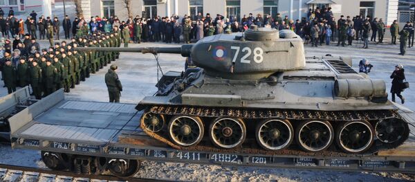 Los legendarios tanques T-34 vuelven a 'casa' - Sputnik Mundo