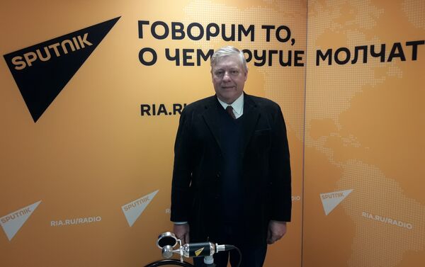 Alberto Hutschenreuter en los estudios de Radio Sputnik_1 Alberto Hutschenreuter en los estudios de Radio Sputnik_1 - Sputnik Mundo