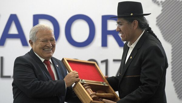 El presidente de El Salvador, Salvador Sánchez Cerén, pasa la presidencia pro-tempore de la CELAC al ministro de Exteriores de Bolivia, Diego Pary - Sputnik Mundo