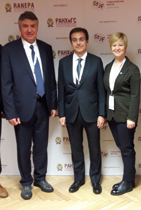 Luis Díaz-Rubio (с) - Sputnik Mundo