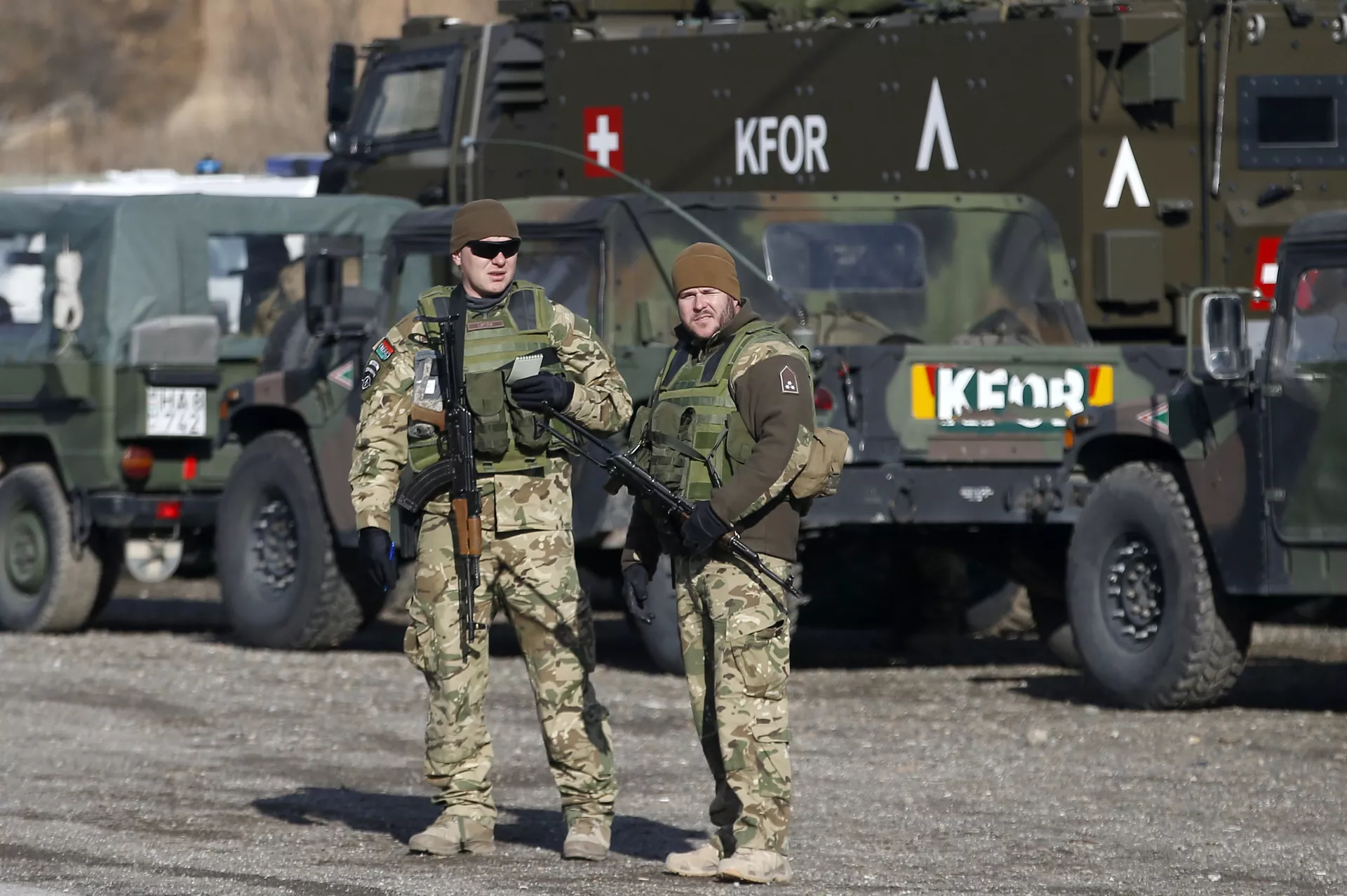 Miembros de la KFOR, las fuerzas de seguridad de la OTAN en Kosovo Miembros de la KFOR, las fuerzas de seguridad de la OTAN en Kosovo - Sputnik Mundo, 1920, 22.11.2022