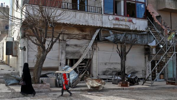Lugar del atentado en Manbij, Siria Lugar del atentado en Manbij, Siria - Sputnik Mundo